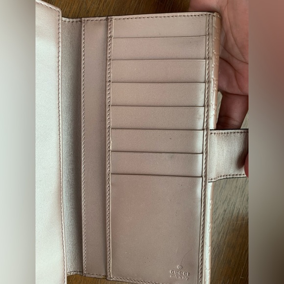 Authentic Gucci Microguccissima Monogram
Patent Leather Wallet - Picture 9 of 15